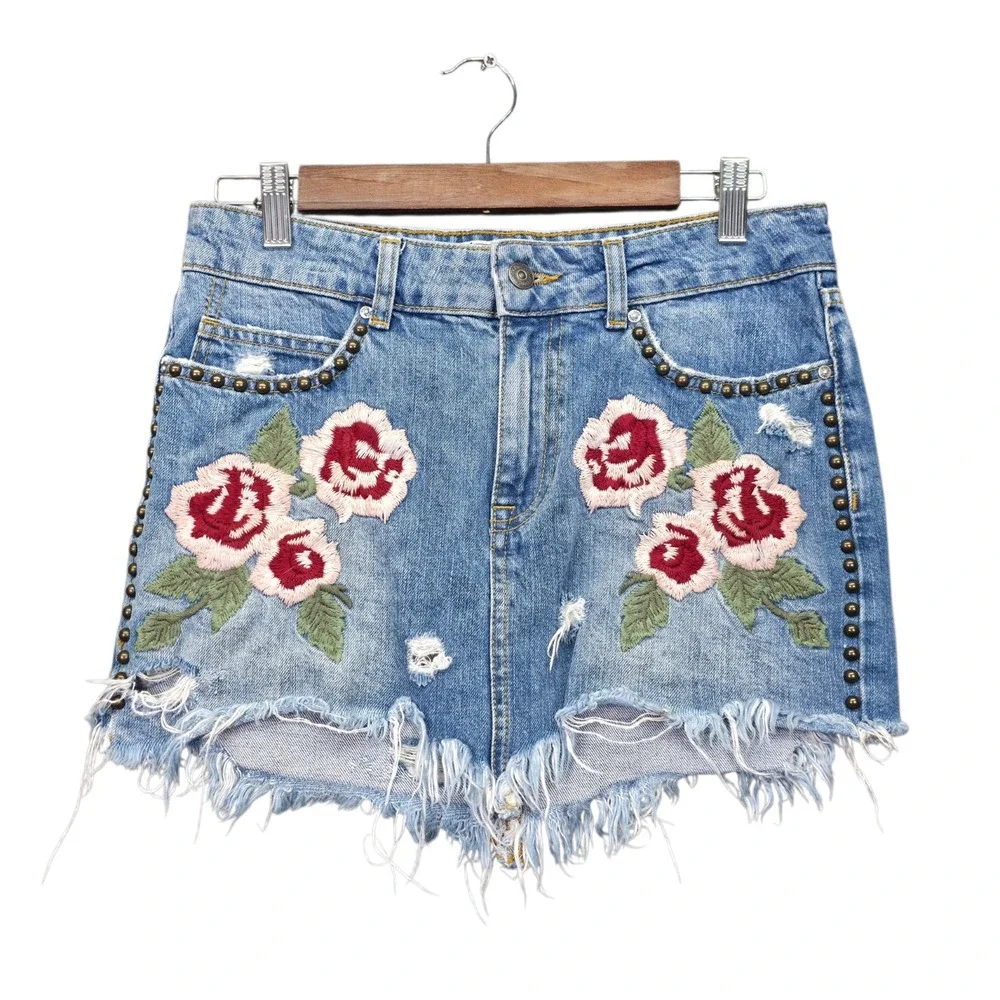 Free People Denim Mini‎ Skirt Size 26 Embroidered Floral Rose Studded Distressed